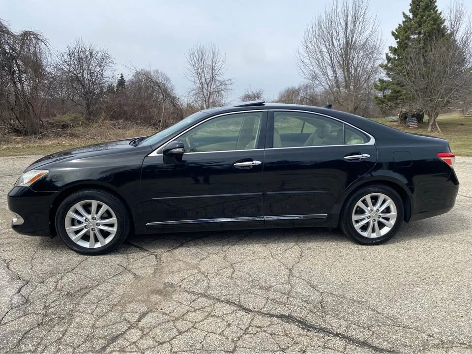 2011 Lexus ES 5th Gen - Image 2 of 14