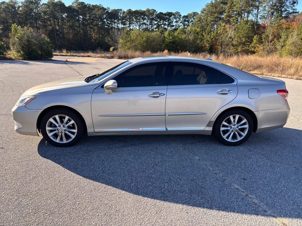 2011 Lexus ES 5th Gen - Image 4 of 5