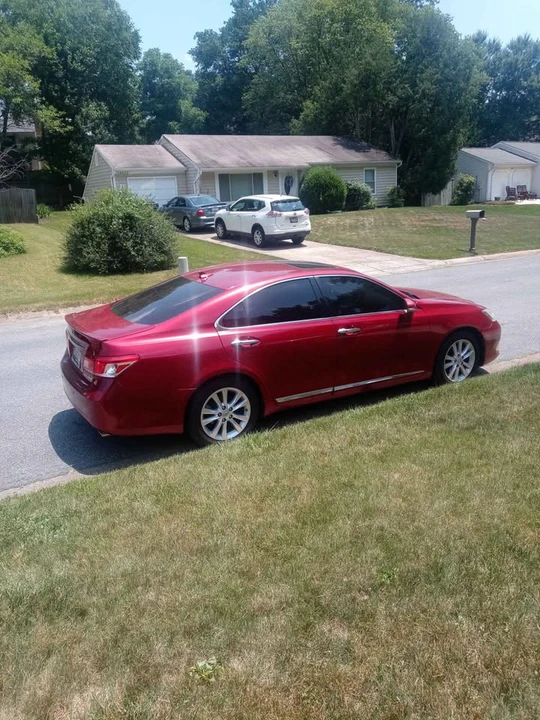 2011 Lexus ES 5th Gen - Image 2 of 11