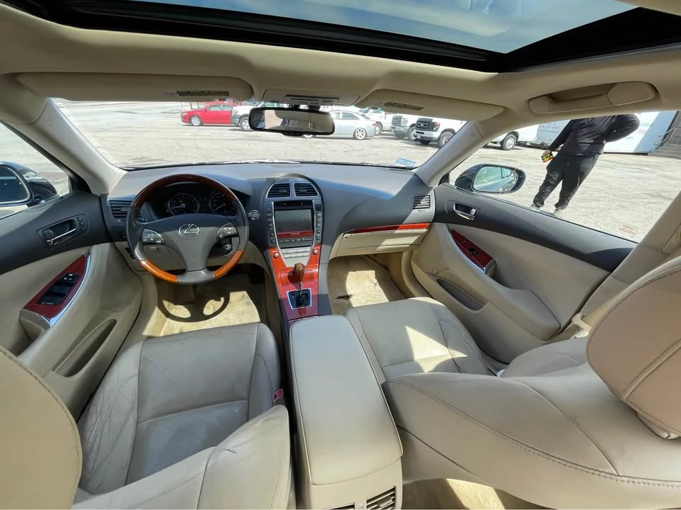 2011 Lexus ES 5th Gen - Image 12 of 17
