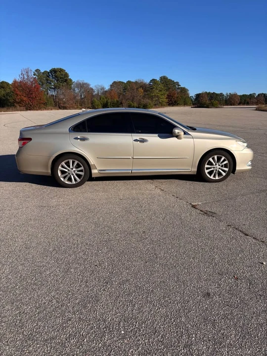 2011 Lexus ES 5th Gen - Image 2 of 5