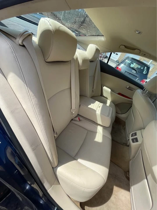 2011 Lexus ES 5th Gen - Image 14 of 17