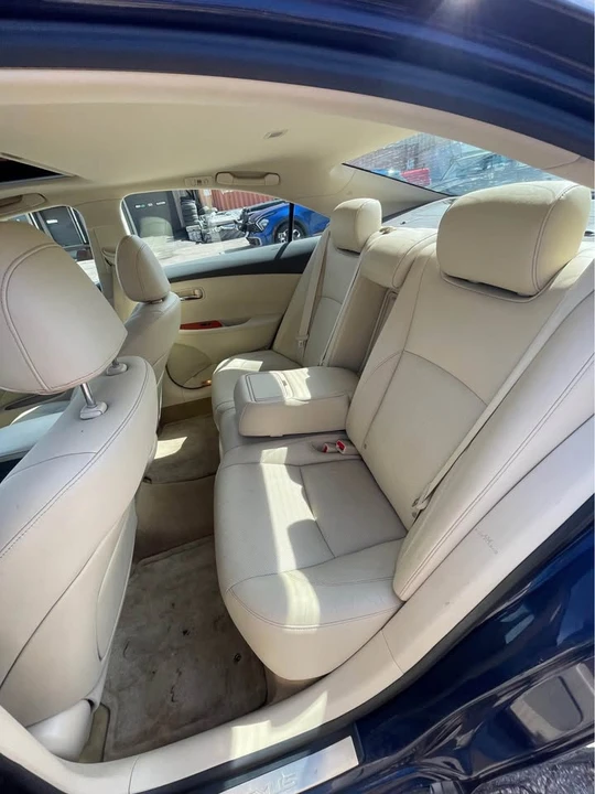 2011 Lexus ES 5th Gen - Image 11 of 17
