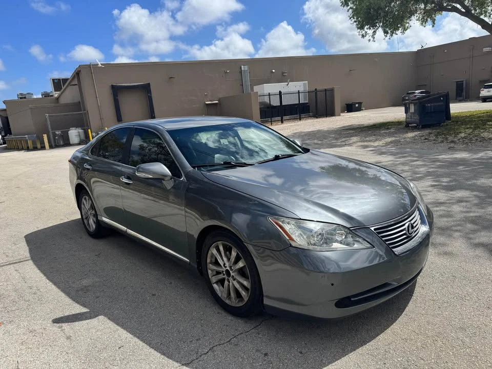 2011 Lexus ES 5th Gen - Image 2 of 5