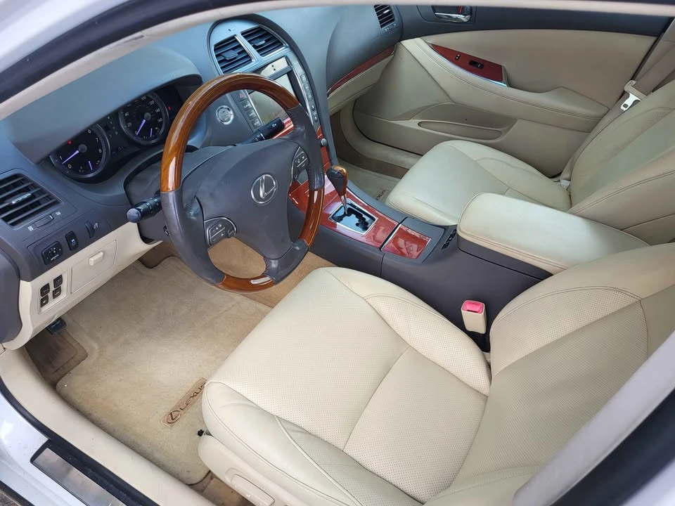 2011 Lexus ES 5th Gen - Image 14 of 20