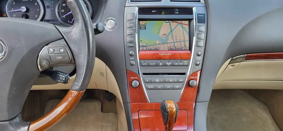 2011 Lexus ES 5th Gen - Image 13 of 20