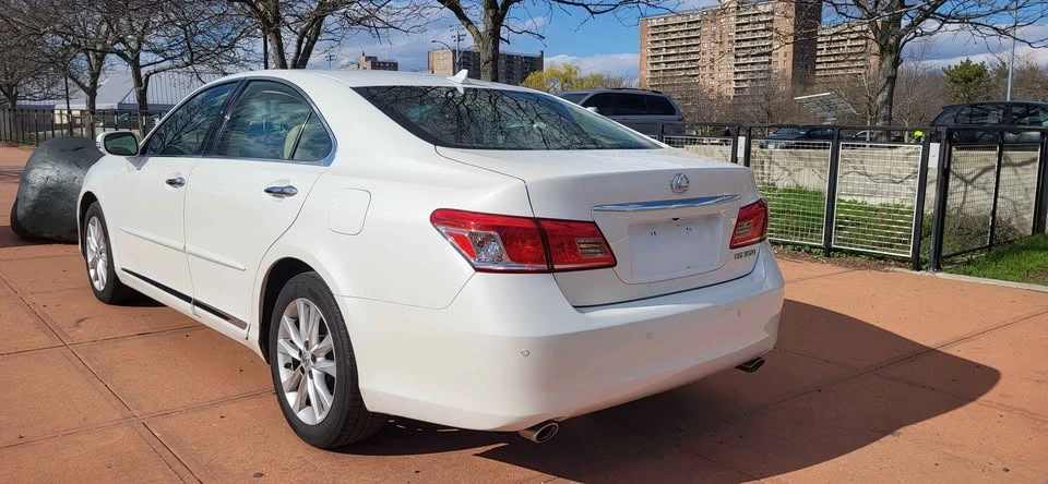 2011 Lexus ES 5th Gen - Image 7 of 20