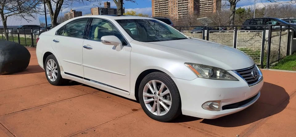 2011 Lexus ES 5th Gen - Image 3 of 20
