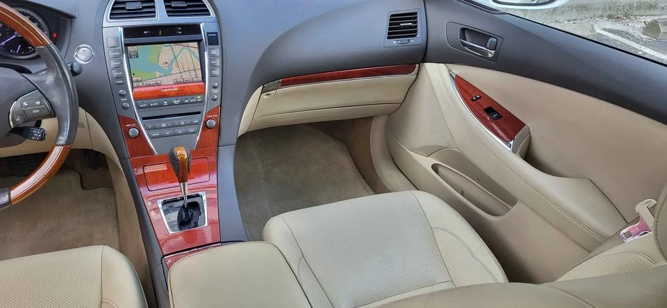 2011 Lexus ES 5th Gen - Image 11 of 20