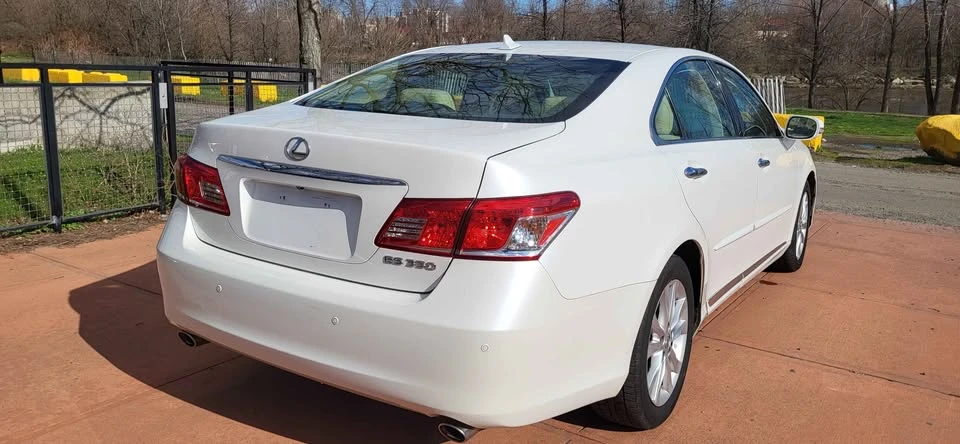 2011 Lexus ES 5th Gen - Image 8 of 20