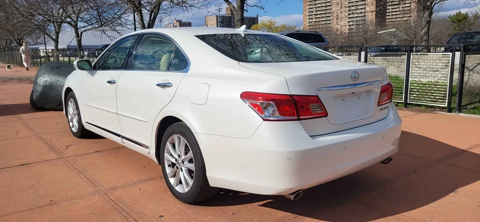 2011 Lexus ES 5th Gen - Image 5 of 20