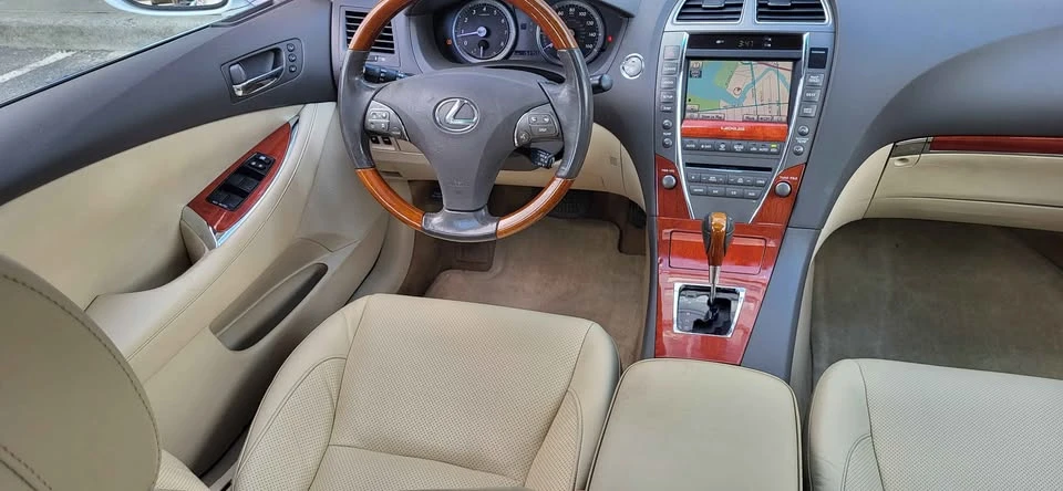 2011 Lexus ES 5th Gen - Image 10 of 20