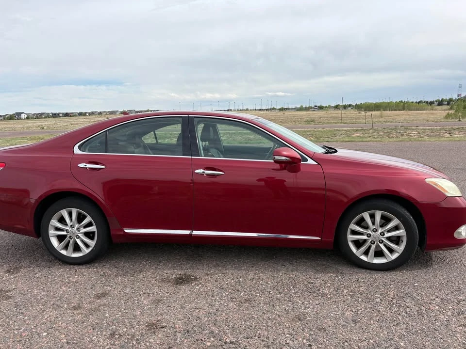 2011 Lexus ES 5th Gen - Image 2 of 20