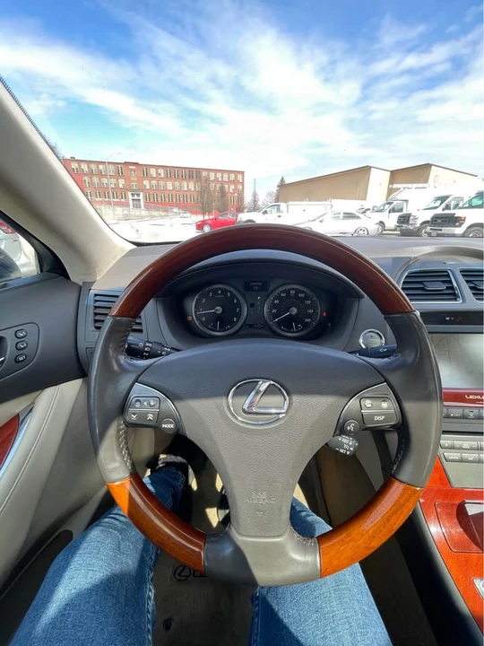 2011 Lexus ES 5th Gen - Image 10 of 20