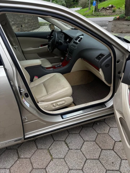 2011 Lexus ES 5th Gen - Image 14 of 14