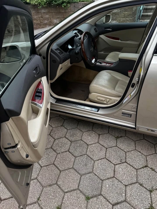 2011 Lexus ES 5th Gen - Image 7 of 14