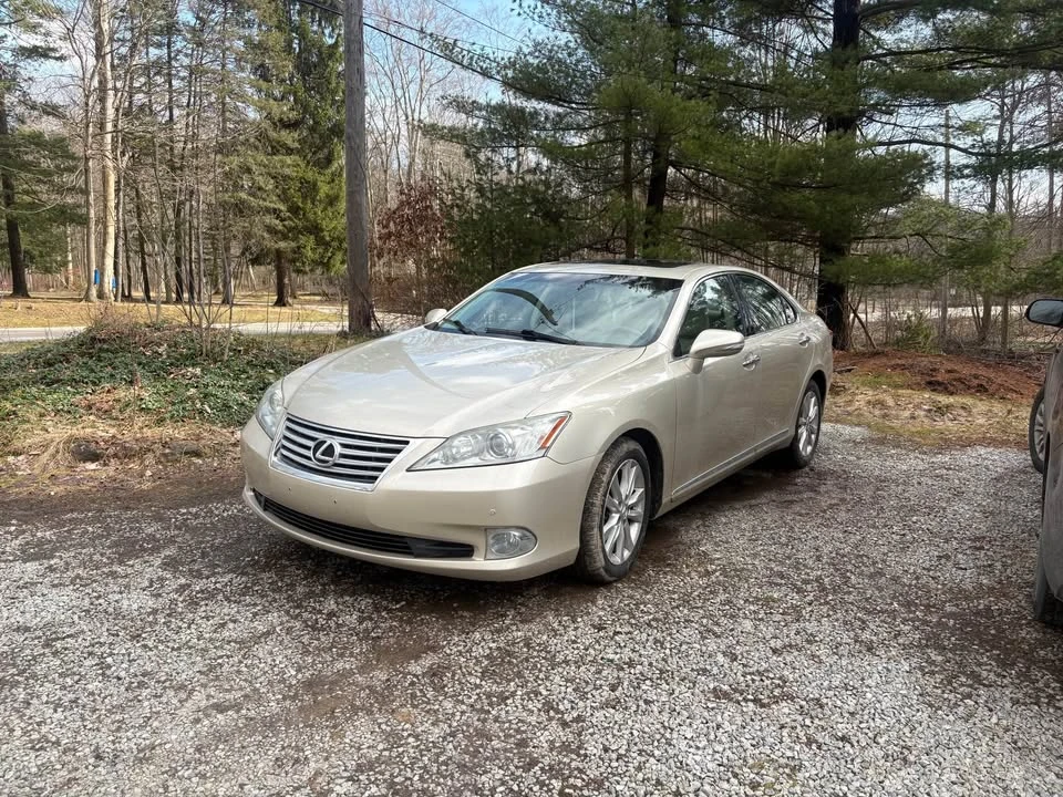 2011 Lexus ES 5th Gen - Image 2 of 5