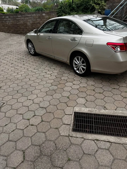 2011 Lexus ES 5th Gen - Image 3 of 14