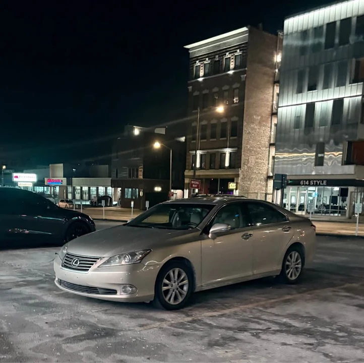 2011 Lexus ES 5th Gen - Image 3 of 5