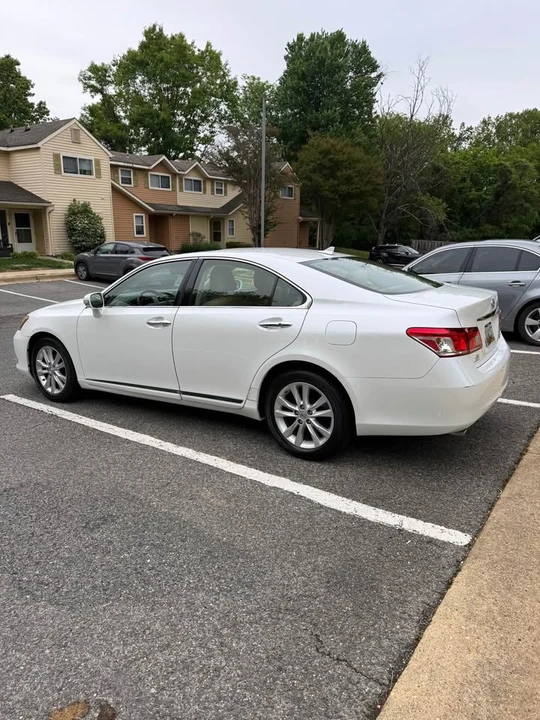2011 Lexus ES 5th Gen - Image 12 of 17