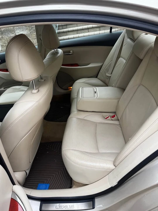 2011 Lexus ES 5th Gen - Image 12 of 14