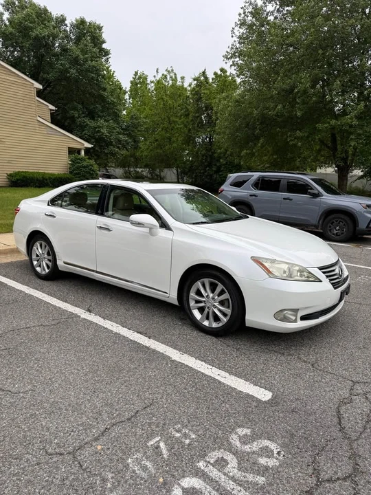 2011 Lexus ES 5th Gen - Image 10 of 17
