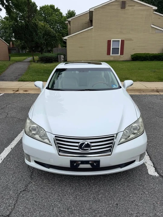 2011 Lexus ES 5th Gen - Image 2 of 17