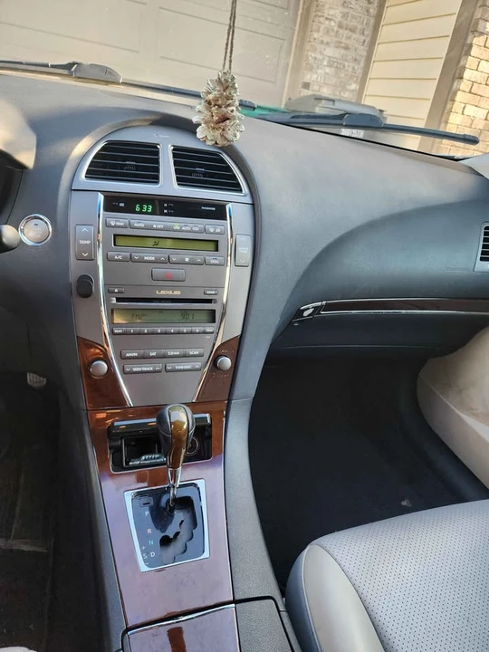 2011 Lexus ES 5th Gen - Image 8 of 13