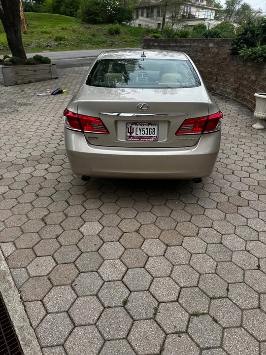 2011 Lexus ES 5th Gen - Image 4 of 14