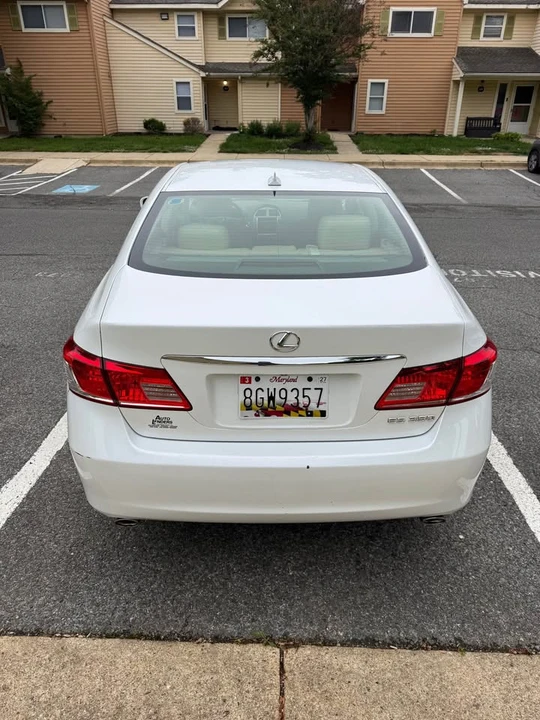 2011 Lexus ES 5th Gen - Image 11 of 17