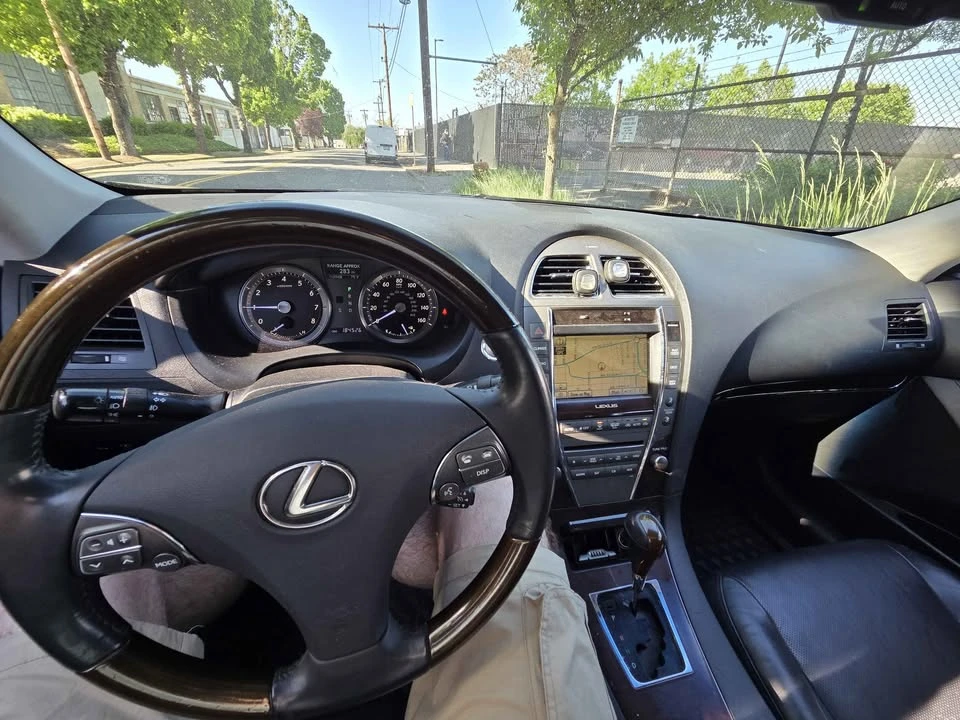 2011 Lexus ES 5th Gen - Image 3 of 14