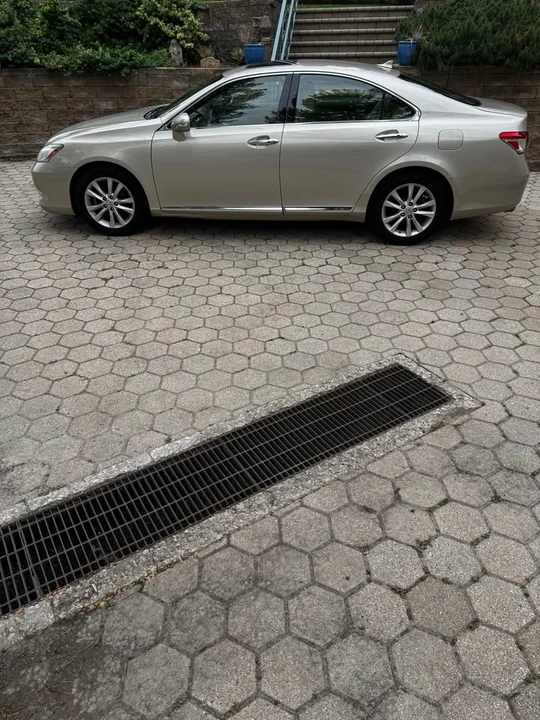 2011 Lexus ES 5th Gen - Image 2 of 14