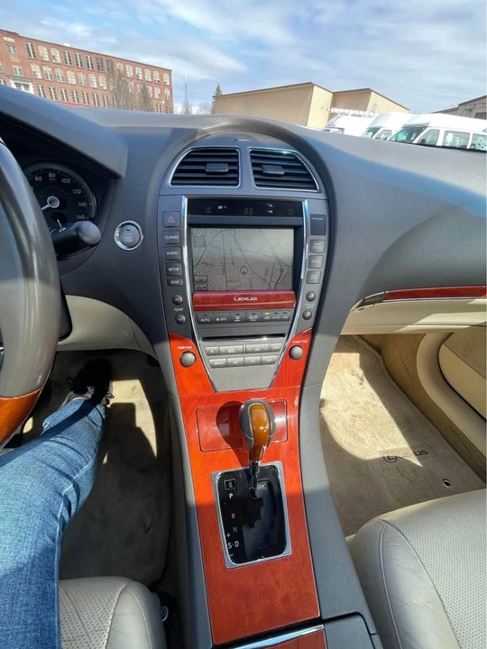 2011 Lexus ES 5th Gen - Image 12 of 20