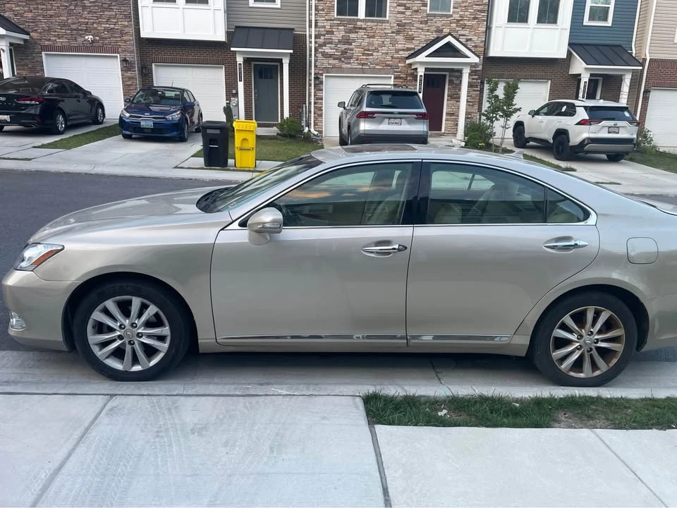 2011 Lexus ES 5th Gen - Image 2 of 7