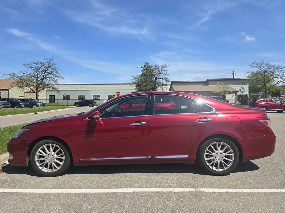 2011 Lexus ES 5th Gen - Image 2 of 19