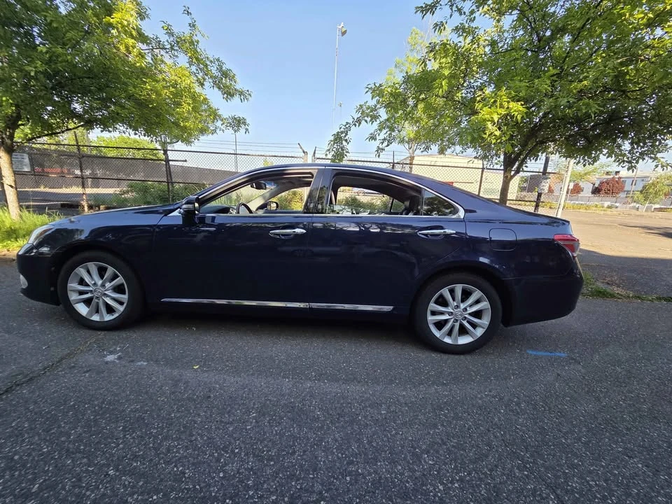 2011 Lexus ES 5th Gen - Image 9 of 14