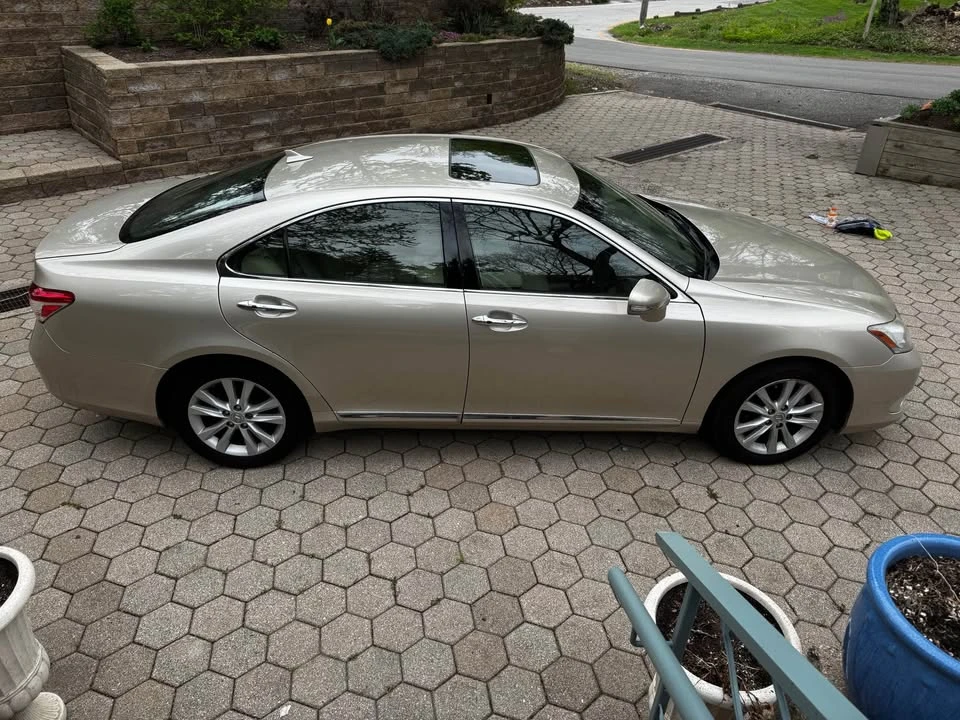 2011 Lexus ES 5th Gen - Image 5 of 14