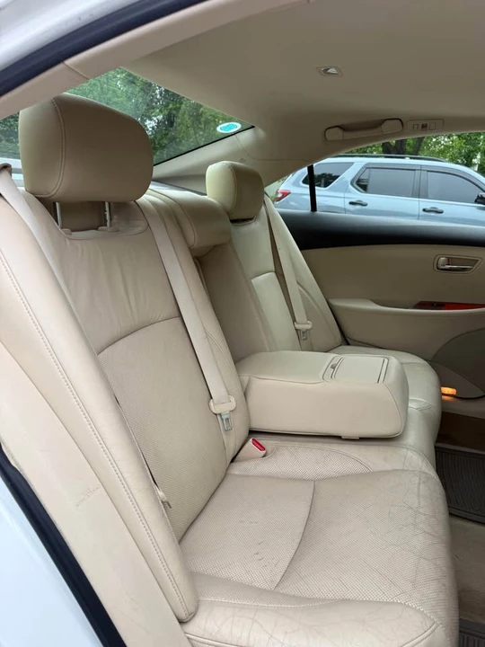 2011 Lexus ES 5th Gen - Image 7 of 17