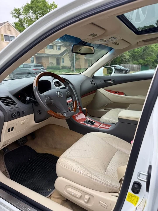 2011 Lexus ES 5th Gen - Image 4 of 17