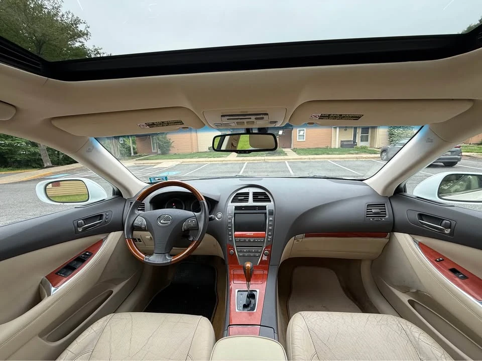 2011 Lexus ES 5th Gen - Image 8 of 17