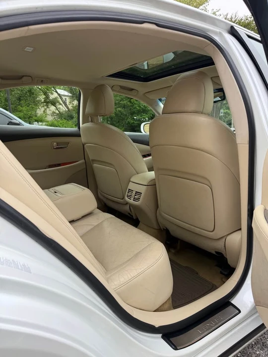 2011 Lexus ES 5th Gen - Image 6 of 17