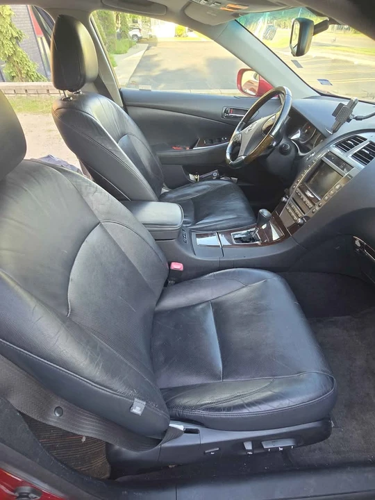 2011 Lexus ES 5th Gen - Image 11 of 19
