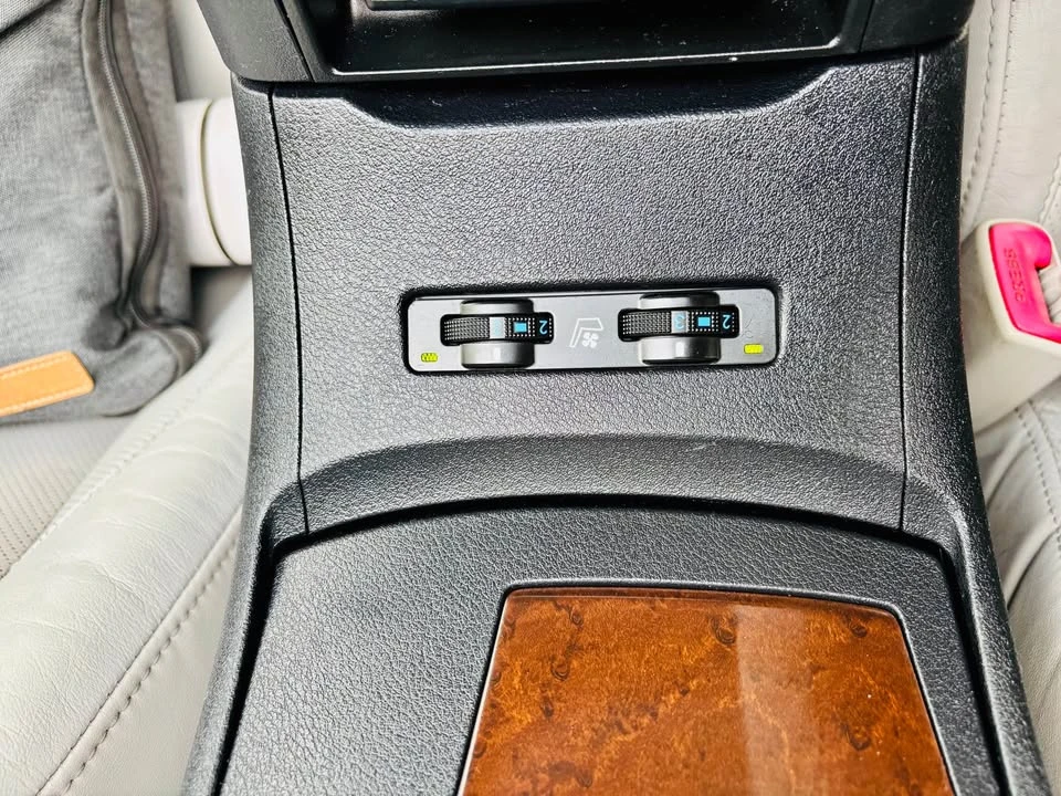 2011 Lexus ES 5th Gen - Image 12 of 17