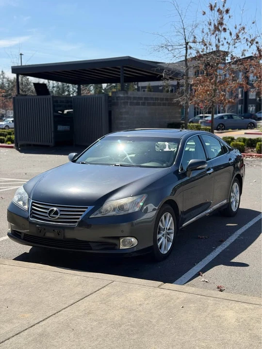 2011 Lexus ES 5th Gen - Image 2 of 12