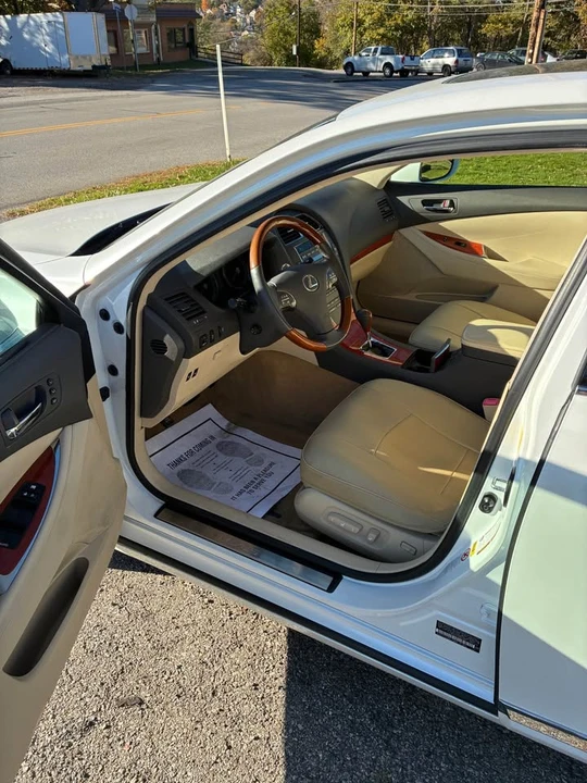 2011 Lexus ES 5th Gen - Image 3 of 7
