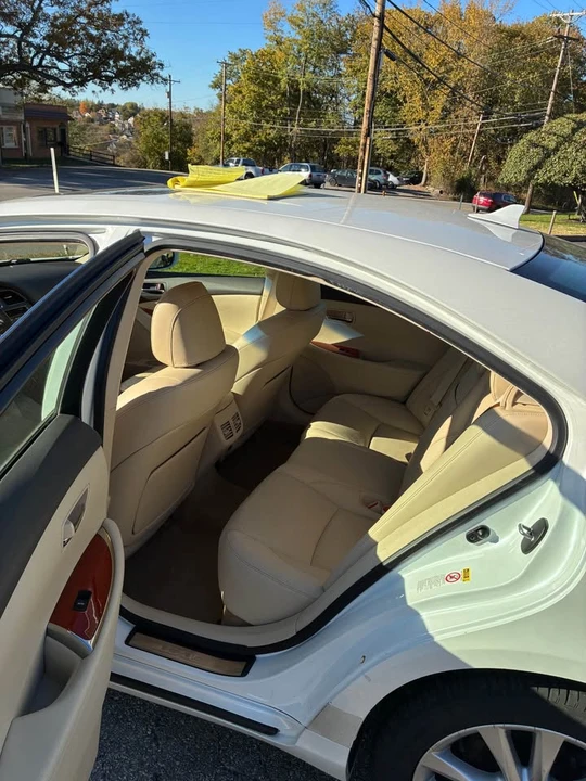 2011 Lexus ES 5th Gen - Image 4 of 7