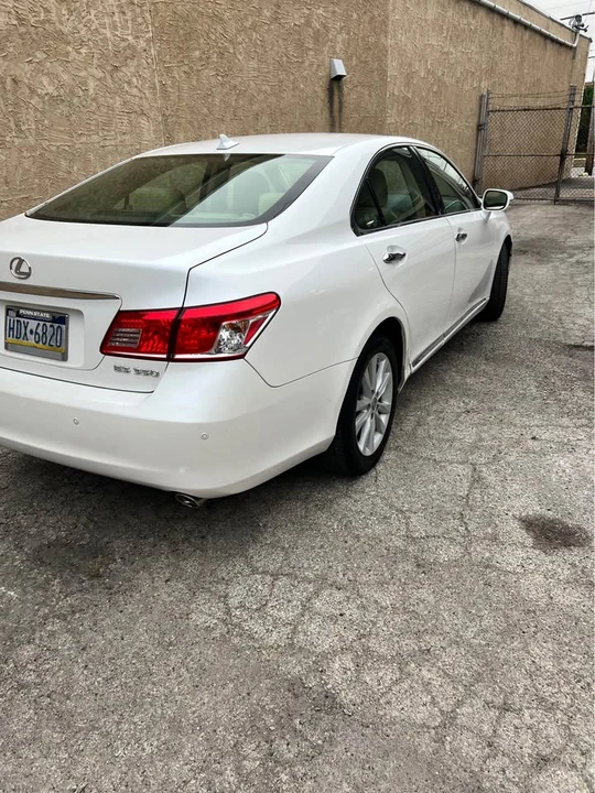 2011 Lexus ES 5th Gen - Image 3 of 11