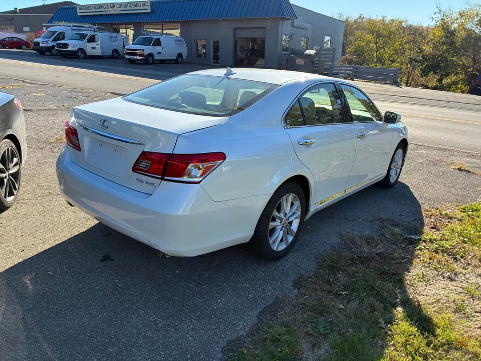2011 Lexus ES 5th Gen - Image 2 of 7
