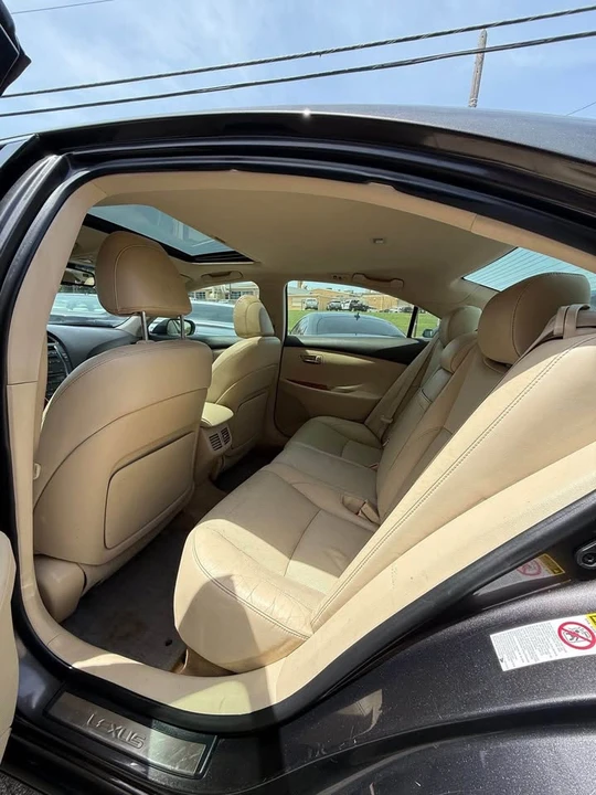 2011 Lexus ES 4th Gen - Image 6 of 11