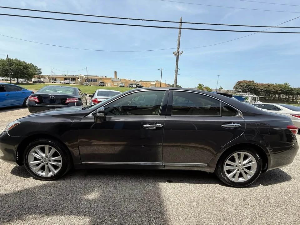2011 Lexus ES 4th Gen - Image 3 of 11